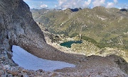 29 Ancora uno  sguardo al lago prima di scollinare in cima allo spallone...